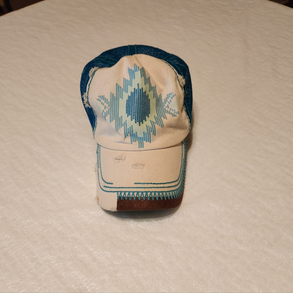 Catchfly Aztec print hat. One size. Mesh back